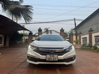 Honda Civic 2021 1.8G CVT màu trắng mới 99%