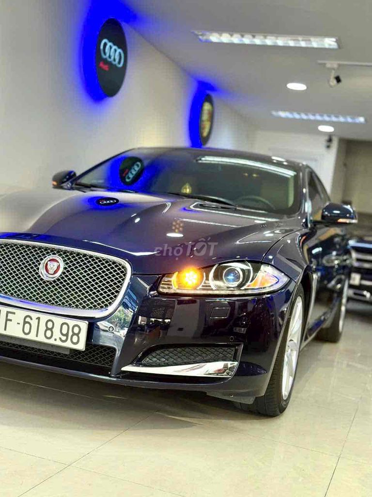 Jaguar XF Premium 2.0 model 2015