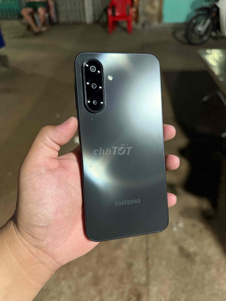 Samsung Galaxy A17 màu đen, bộ nhớ 256GB, RAM 8G. Mua bán Điện thoại tại Quận 5 Tp Hồ Chí Minh được đăng bởi Phạm Hoàng Kim hình 1