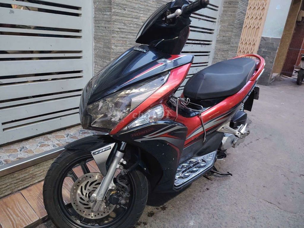 Honda Airblade 2012, клювастый, красно-черный