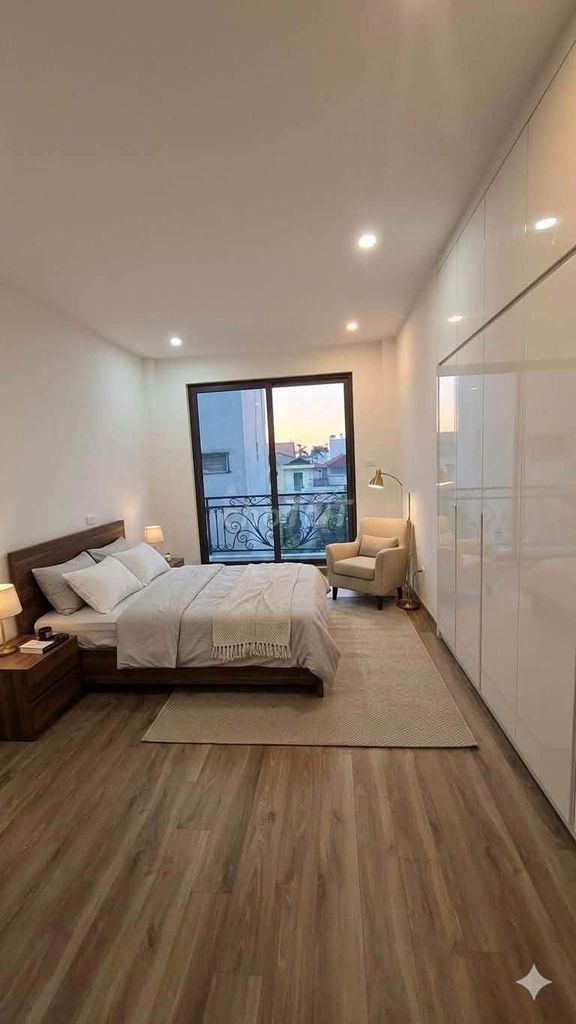 Bán nhà phố trung tâm Long Biên, 40m2 x 6 tầng thang máy, giá nhỉnh 7