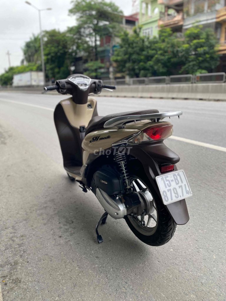 Модель Honda SH 2024 Master, кремовое золото