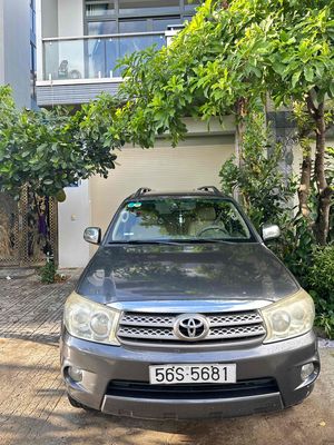 Toyota Fortuner 2010 Xám
