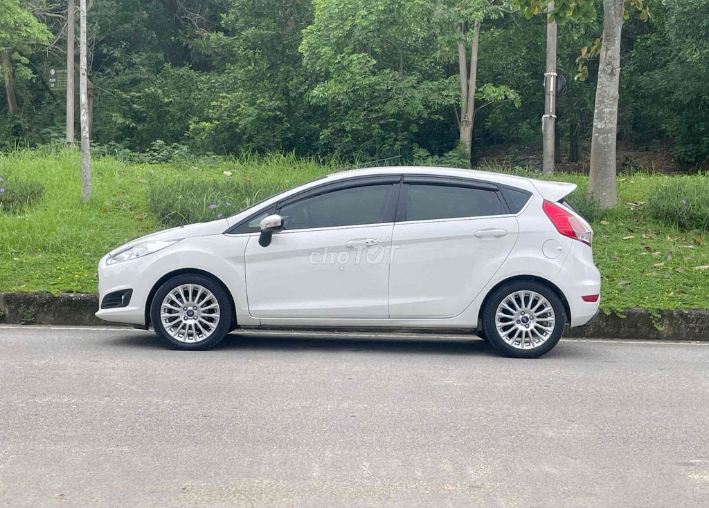 Ford Fiesta 2015 S 1.5 AT số tự động đẹp xuất sắc. Mua bán Ô tô tại Huyện Sóc Sơn Hà Nội được đăng bởi Xuân Khánh ô tô hình 2