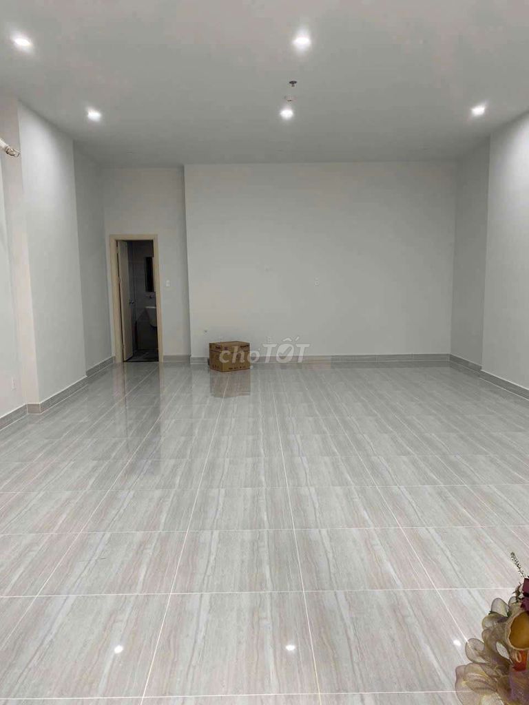 Chính chủ bán căn shop Bcons Green View 60m2 giá 3 tỷ. Bao thuế phí cc