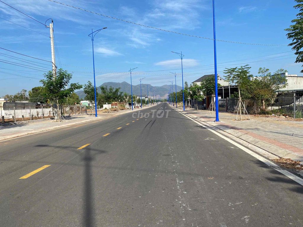 CHÍNH CHỦ  BÁN ĐẤT LAN ANH 2-5 . Giá chỉ 900 triệu /100m2 .