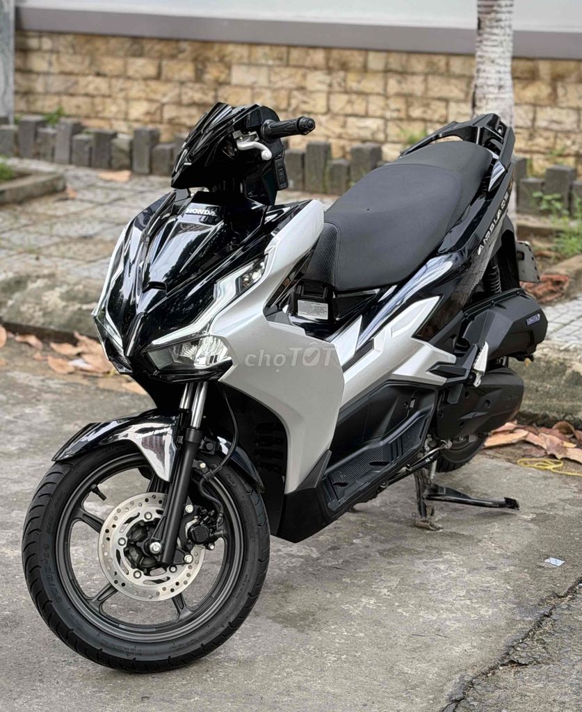 Honda AirBlade 4val 125 T12/2024, чёрный глянец серебро