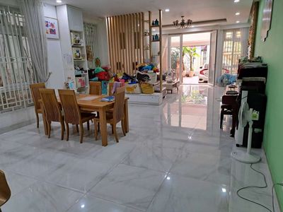 Biệt thự 8 x 28 4 tầng hẽm xe hơi Lạc Long Quân P5Q11 giá tốt