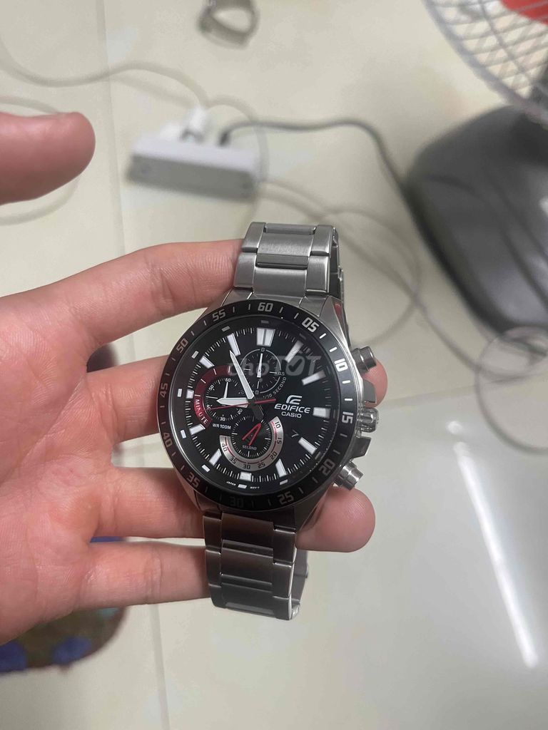 Cần bán con đồng hồ Casio Edifice