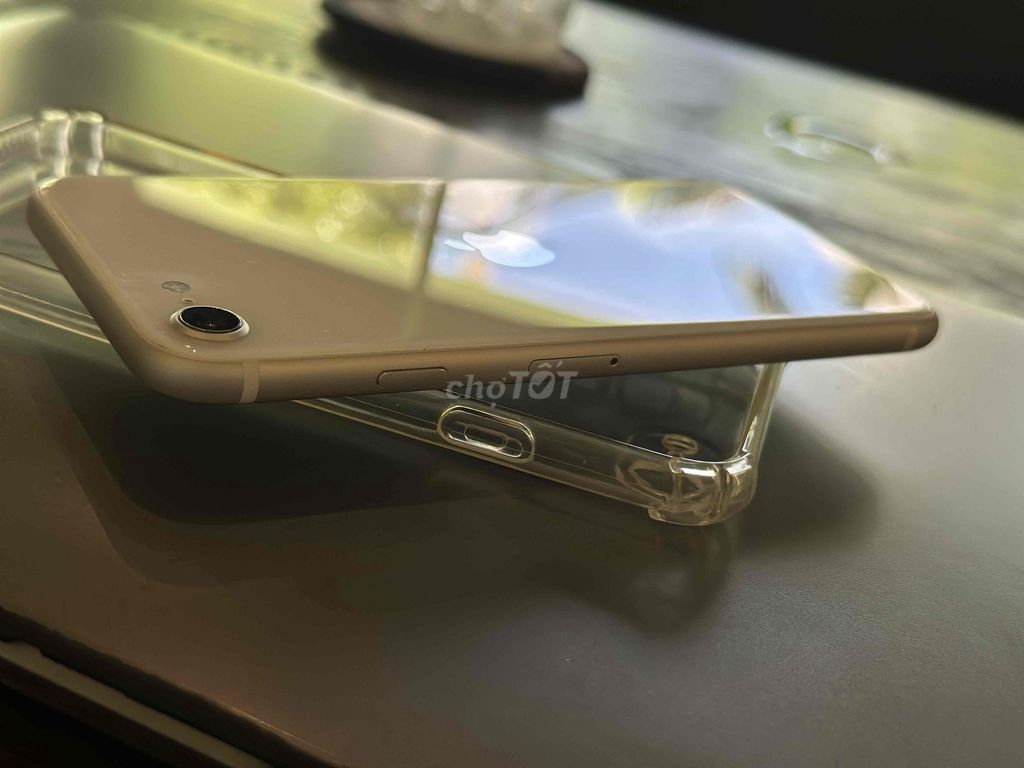 Apple iPhone SE 2020 128GB trắng zin keng. Mua bán Điện thoại tại Quận 10 Tp Hồ Chí Minh được đăng bởi A.T hình 1