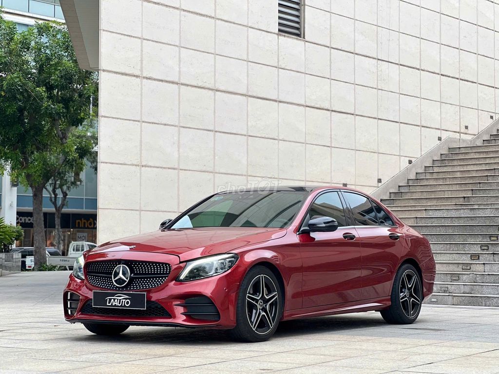 Mercedes Benz 2020 C300 AMG - CHỈ 199TR NHẬN XE