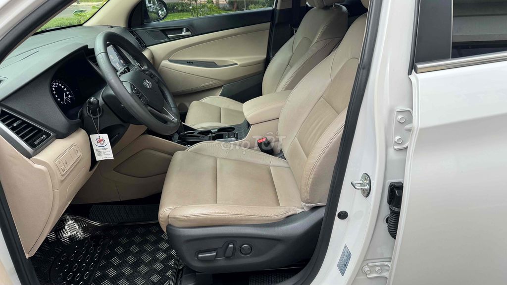 Hyundai Tucson 2018 2.0 AT - 49000 km. Mua bán Ô tô tại Thành phố Buôn Ma Thuột Đắk Lắk được đăng bởi đạt lê hình 10