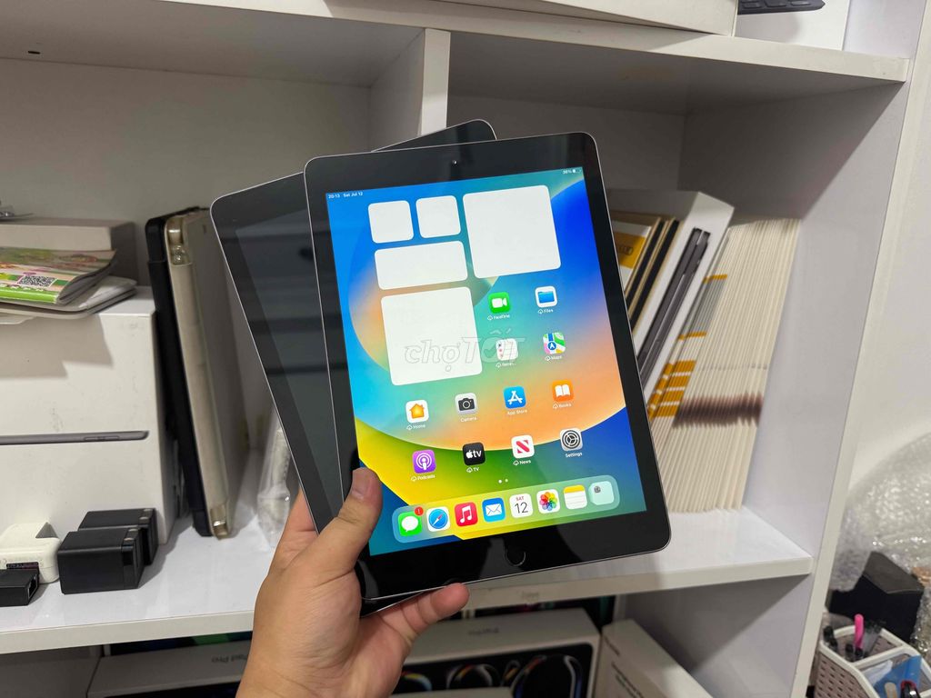 🔆 iPad Gen 6 32 Wifi + 4G Zin 97 98 99%. Mua bán Máy tính bảng tại Quận Gò Vấp Tp Hồ Chí Minh được đăng bởi Duy Techs hình 1