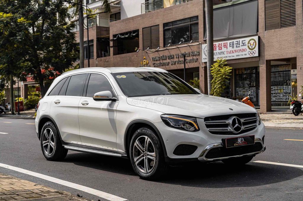 GLC200 Sx 2019 màu trắng nội thất nâu đẹp xuất sắc. Mua bán Ô tô tại Quận 7 Tp Hồ Chí Minh được đăng bởi Dương Phương hình 3