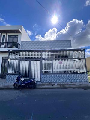 Nhà mới xây cần cho thuê : nhà 3p ngủ 1p khách , 1 sân trước , 1tolet. Cho thuê nhà ở tại Thành phố Sóc Trăng Sóc Trăng được đăng bởi nguyen thanh vi