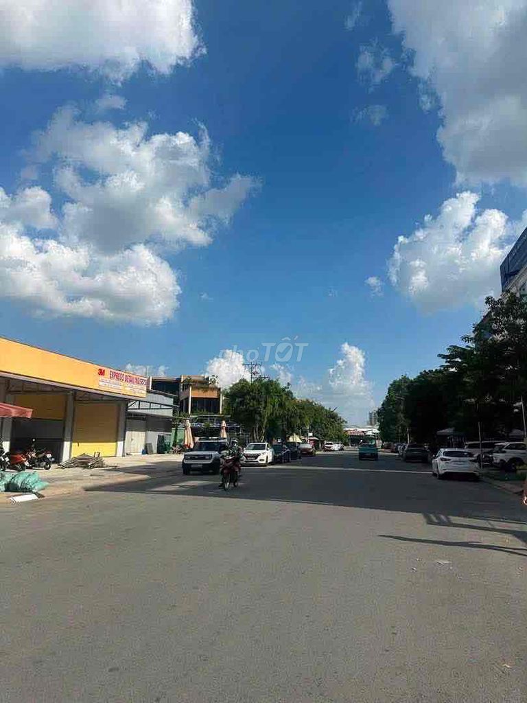400m2 mặt Tiền Quận 2. gần song hành. metro.