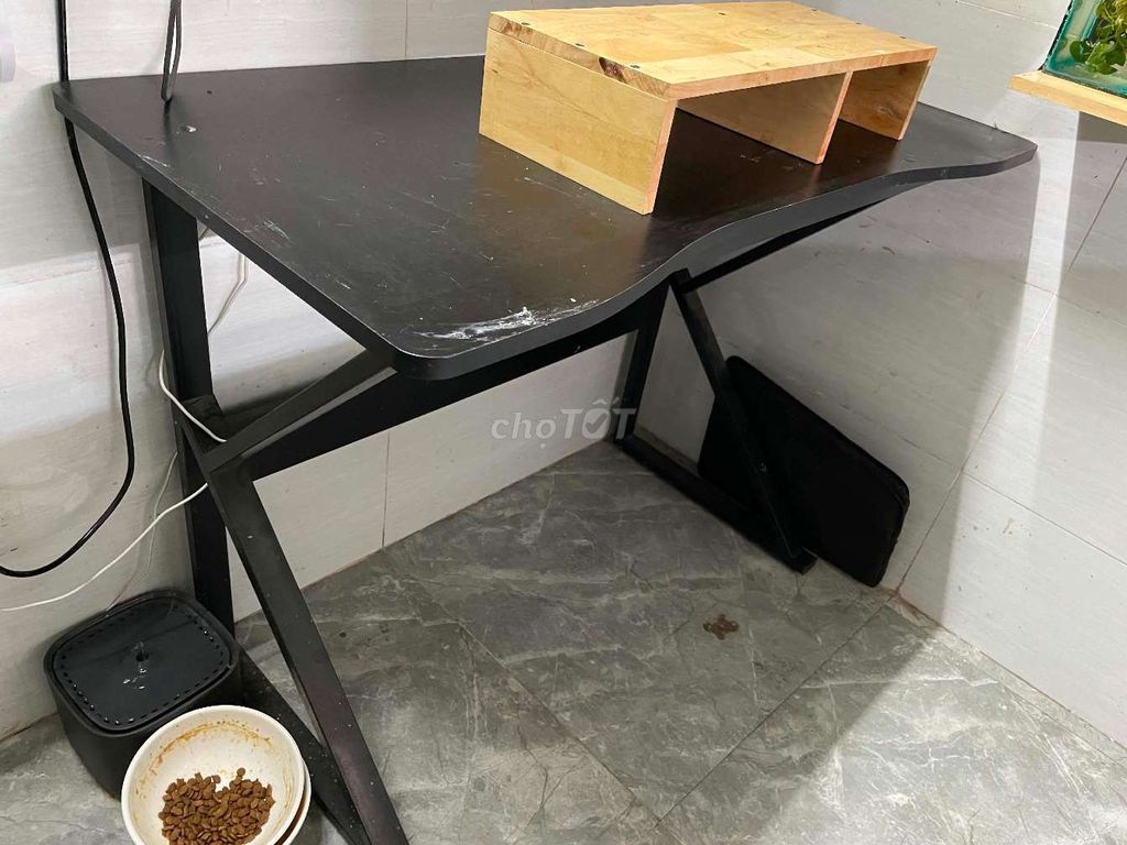 Bộ bàn ghế Gỗ, Kim loại Đen. Mua bán Bàn ghế tại Thành phố Dĩ An Bình Dương được đăng bởi Tạp Hóa hình 1