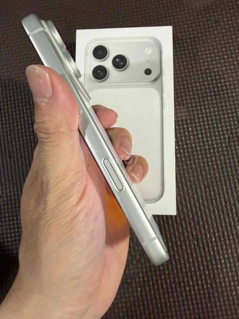 iPhone 17 Pro 256GB Trắng 99,99% full box sạc 20l. Mua bán Điện thoại tại Thành phố Đà Lạt Lâm Đồng được đăng bởi phong hình 1