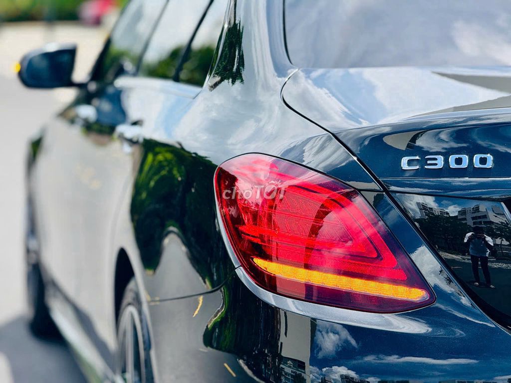Mercedes Benz C300 2019 - Màu Đen. Mua bán Ô tô tại Quận 7 Tp Hồ Chí Minh được đăng bởi Cherry hình 6