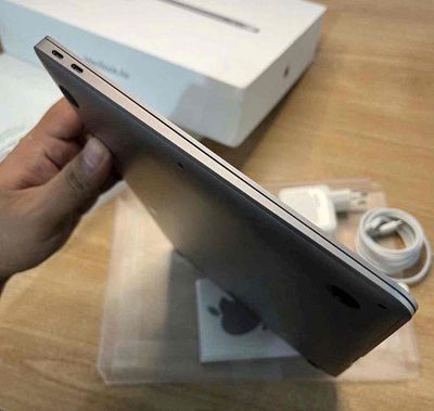 MACBOOK M1 like new pin 100% sạc 10 lần đẹp keng. Mua bán Laptop tại Quận 10 Tp Hồ Chí Minh được đăng bởi LONG
