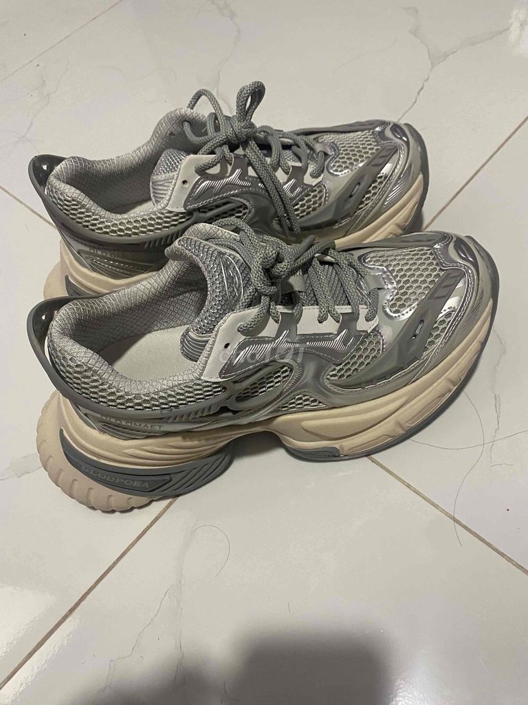 Giày thể thao Xám Unisex Chất liệu Bền. Mua bán Giày dép tại Huyện Hóc Môn Tp Hồ Chí Minh được đăng bởi Minh Bui hình 1