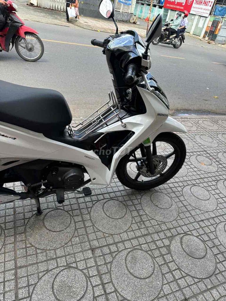 Honda Future FI 2024 Trắng 12000 km. Mua bán Xe máy tại Thành phố Thuận An Bình Dương được đăng bởi xe máy phước thịnh hình 12