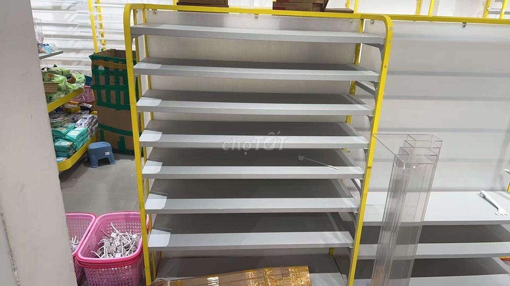 cần thanh lý kệ tủ trưng bày hàng,đủ 1 cửa hàng. Mua bán Nội thất, đồ gia dụng khác tại Quận Hải Châu Đà Nẵng được đăng bởi Trần Đại hình 1