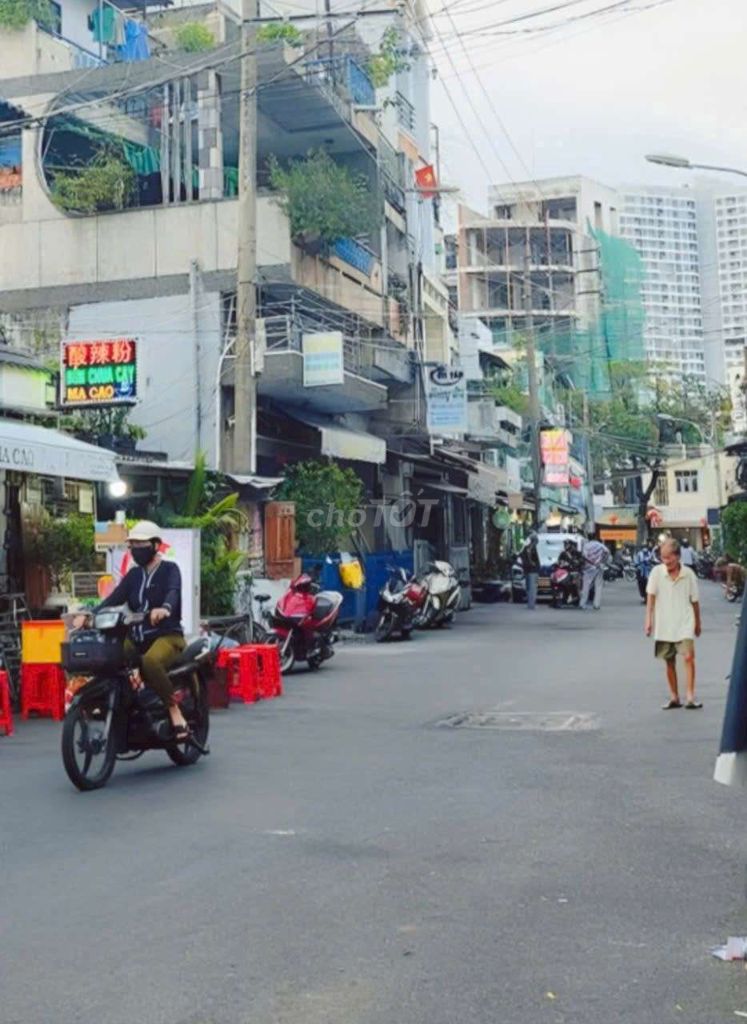 Mặt Tiền Bửu Đình Đoạn Đầu Hậu Giang Đông Đúc