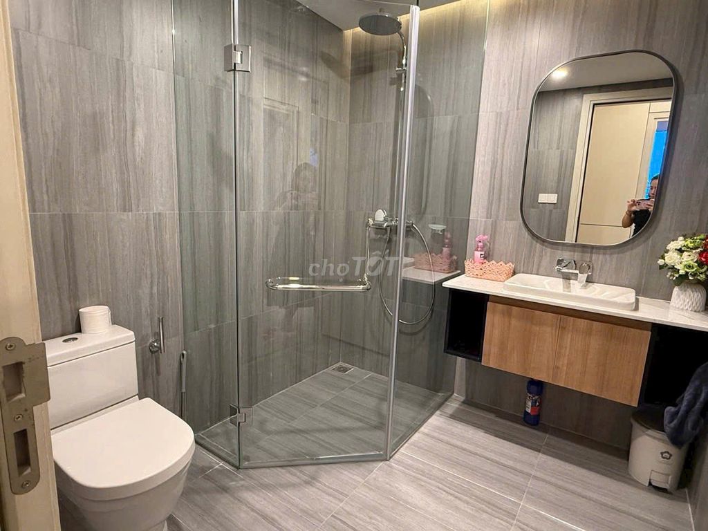 River-view 2-bedroom apartment at SAM Towers — photo 12