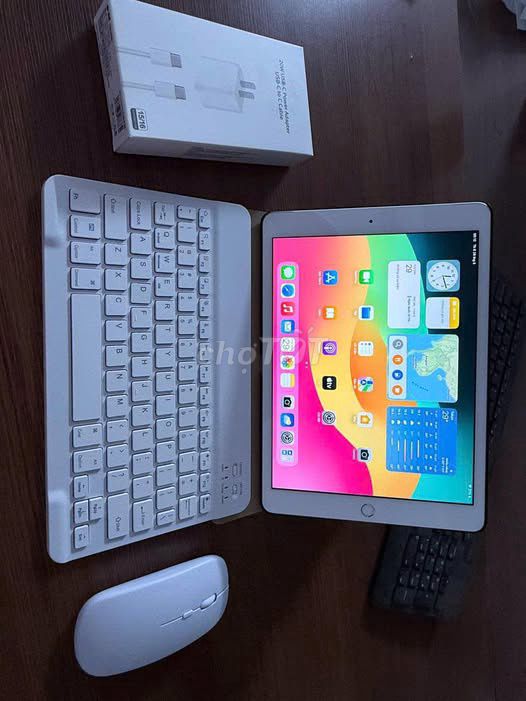 Apple iPad Gen 6 32GB Trắng. Mua bán Máy tính bảng tại Quận 1 Tp Hồ Chí Minh được đăng bởi Hội Đồ Điện Tử hình 1