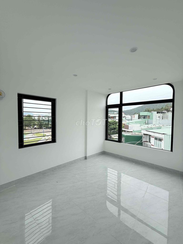 Nhà đẹp mới dọn vào ở ngay Nhà đẹp mới dọn vào ở ngay