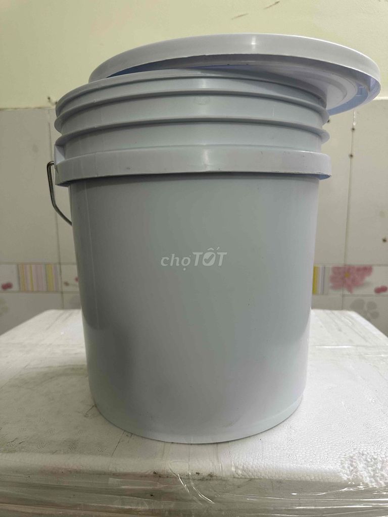 Thùng nhựa 10L có nắp màu Xám. Mua bán Nội thất, đồ gia dụng khác tại Quận Tân Phú Tp Hồ Chí Minh được đăng bởi Hoang hình 1