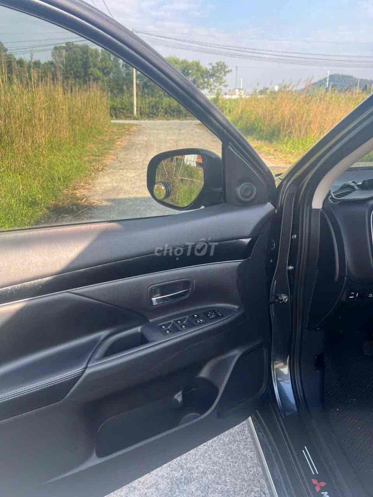 Mitsubishi Outlander 2023 2.0 CVT - 23000 km. Mua bán Ô tô tại Thành phố Phú Quốc Kiên Giang được đăng bởi Pham Thuỷ hình 7