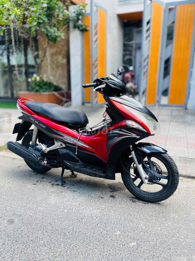Honda Air Blade 2012 Đỏ đen. Mua bán Xe máy tại Quận Liên Chiểu Đà Nẵng được đăng bởi Xe Máy Cũ Duy Đạt  66 Nguyễn Khuyến hình 2