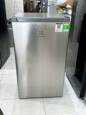 Tủ mini Electrolux đời cao zin đẹp tiết kiệm điện. Mua bán Tủ lạnh tại Quận Bình Thuỷ Cần Thơ được đăng bởi Hữu Nghị Mua Bán Mặt Hàng Điện Lạnh