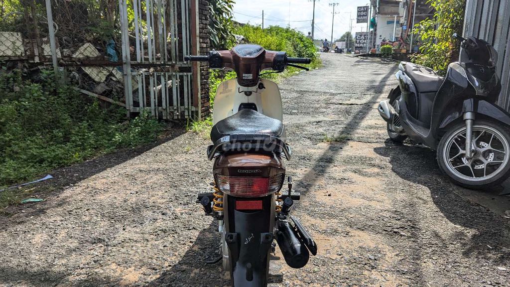 Honda Super Dream 110 Nâu Trắng Đã tân trang. Mua bán Xe máy tại Quận Ninh Kiều Cần Thơ được đăng bởi Bán Phụ Tùng Tháo Xe  hình 4
