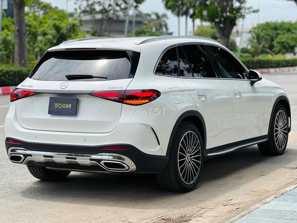 Mercedes Benz GLC300 4Matic 2023 Lướt Nhẹ. Mua bán Ô tô tại Quận Bình Tân Tp Hồ Chí Minh được đăng bởi Hoàng Thọ hình 4