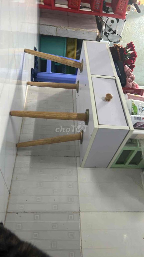 Bàn trang điểm Gỗ Trắng Hiện đại Ngăn kéo. Mua bán Bàn ghế tại Thành phố Thủ Đức Tp Hồ Chí Minh được đăng bởi Chúc Anhh hình 1