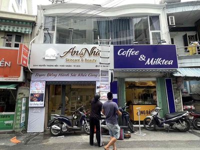 Rent · 3 bd · 32 м² · Quận Phú Nhuận, ул. Đường Nguyễn Thượng Hiền
