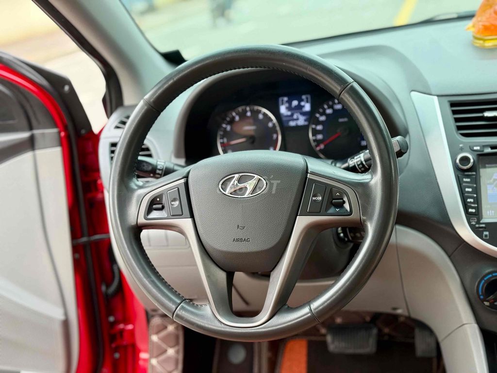 Hyundai Accent 2016 1.4 AT Hatchback - 11000 km. Mua bán Ô tô tại Quận Long Biên Hà Nội được đăng bởi Thế Anh hình 5