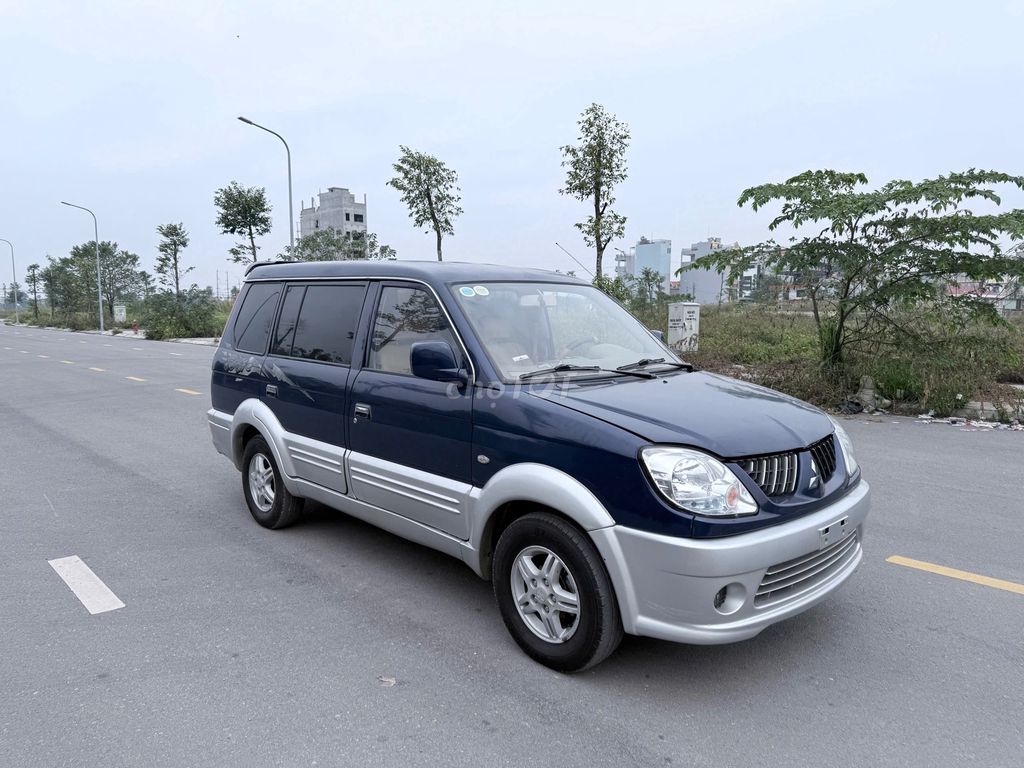 Mitsubishi Jolie 2004 photo 2