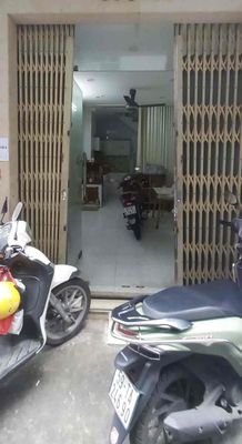Cho thuê nhà nguyên căn đường Đoàn Văn Bơ, nhà sạch sẻ dọn thuê liền