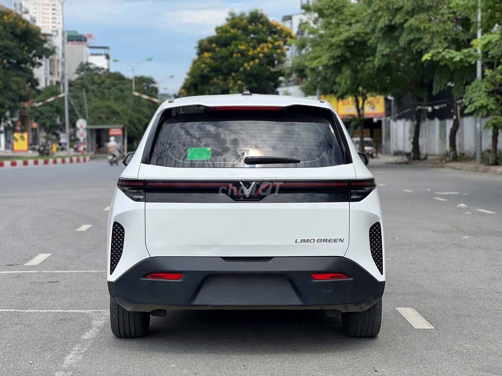 Vinfast Limo Green 2026 photo 2