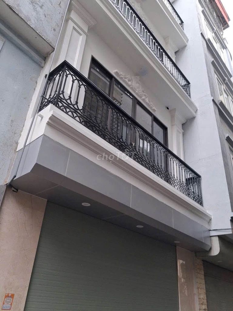 Cho thuê nhà ngõ 89 Lạc Long Quân, Cầu Giấy, có thang máy
