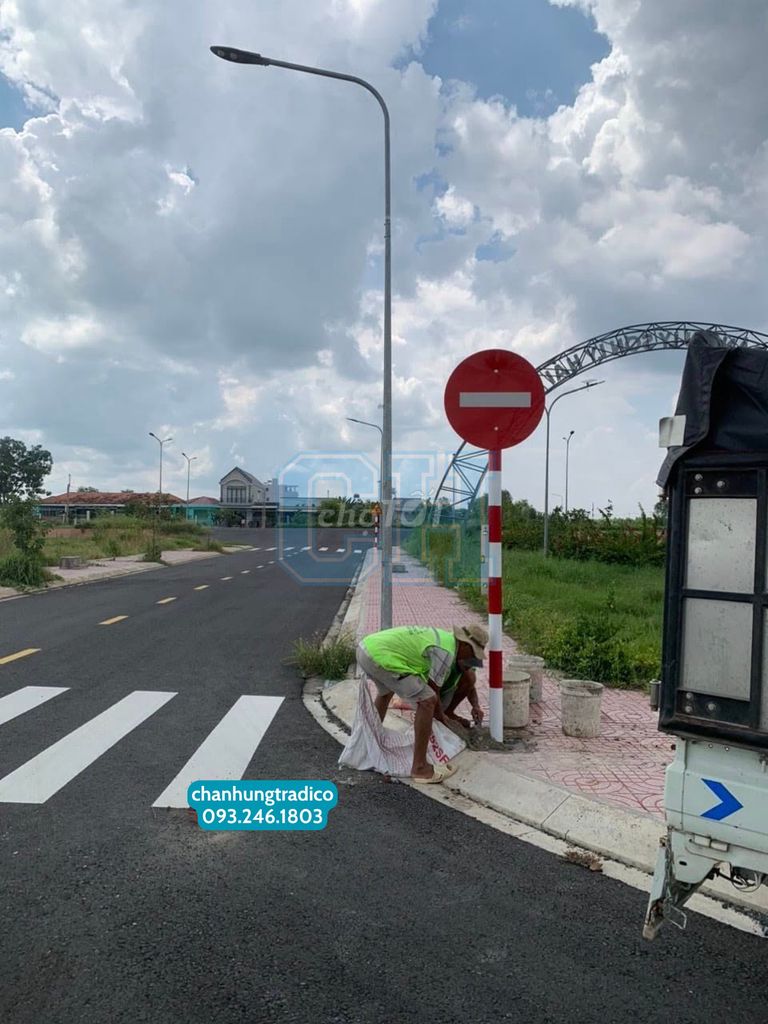 Biển Báo Cấm Đi Ngược Chiều P.102. Dịch vụ tại Huyện Thủ Thừa Long An được đăng bởi Chấn Hưng Company hình 1