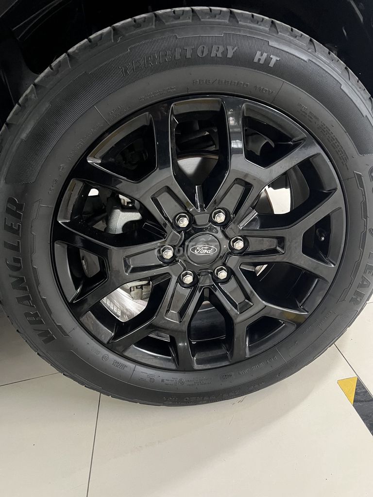 Ford Everest 2023 Sport 2.0L 4x2 AT - 39000 km. Mua bán Ô tô tại Quận Tân Bình Tp Hồ Chí Minh được đăng bởi Thế Quang Sài Gòn Ford hình 4