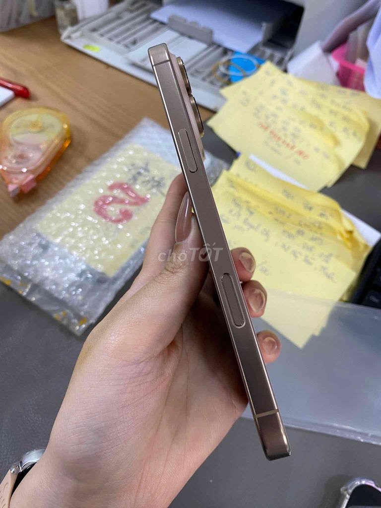 Apple iPhone 16 Pro Max 256GB Vàng 94%. Mua bán Điện thoại tại Quận Ngũ Hành Sơn Đà Nẵng được đăng bởi Hoàng Việt hình 1