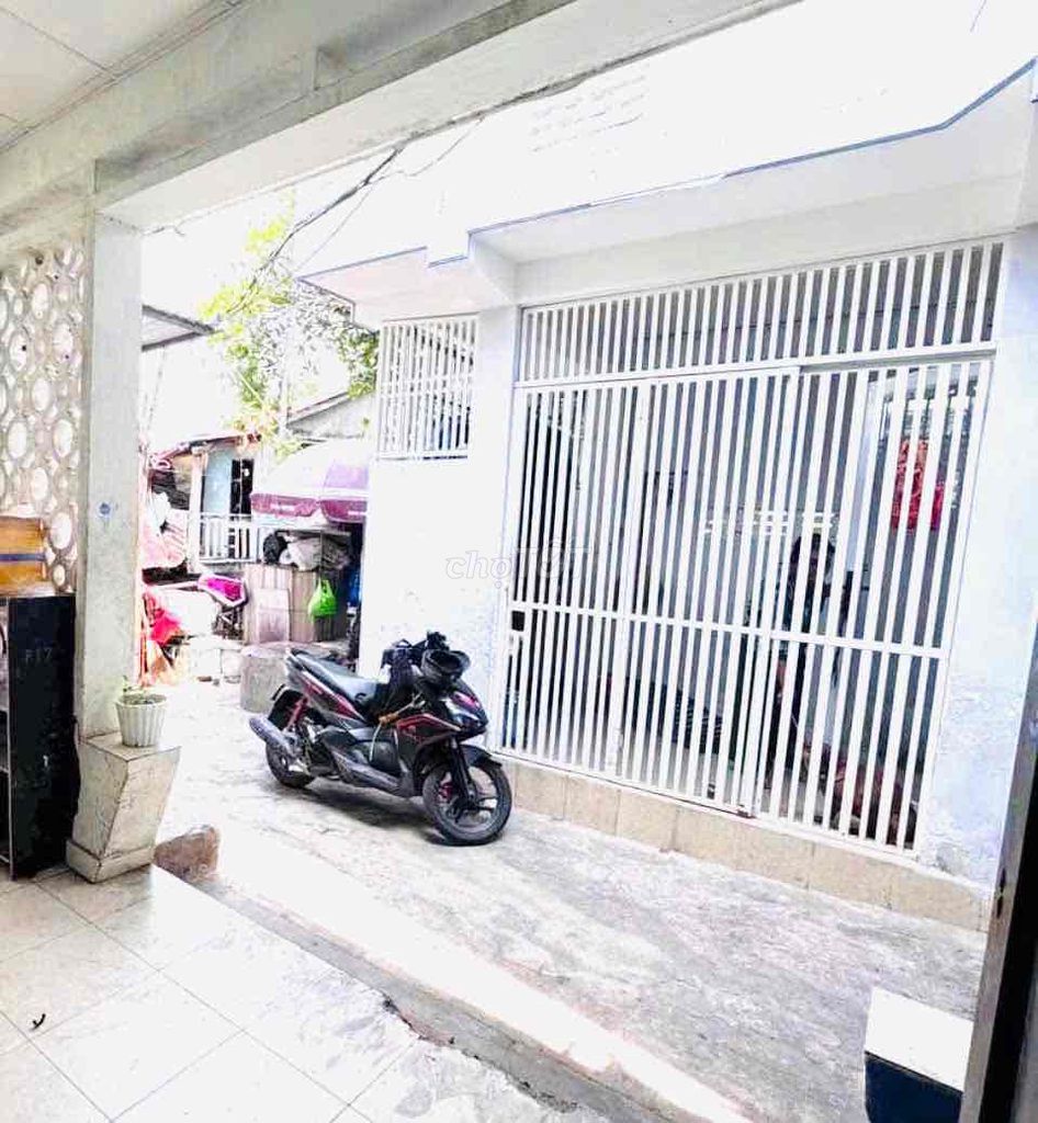 NGANG BỀ THẾ GẦN 6 MÉT DÀI GẦN 10 -NẾU MUỐN CÓ THỂ XÂY CHIA LÀM 2 CĂN