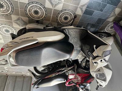 Bán xe Lead 2016 màu trắng đen