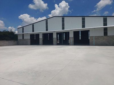 Cho thuê xưởng 1800m2.Pccc vách tường đường xe công.Có đủ giấy tờ.